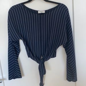 NWOT Babaton 1/4 length sleeve crop top